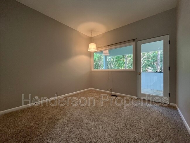 Building Photo - 501 Fenton Pl