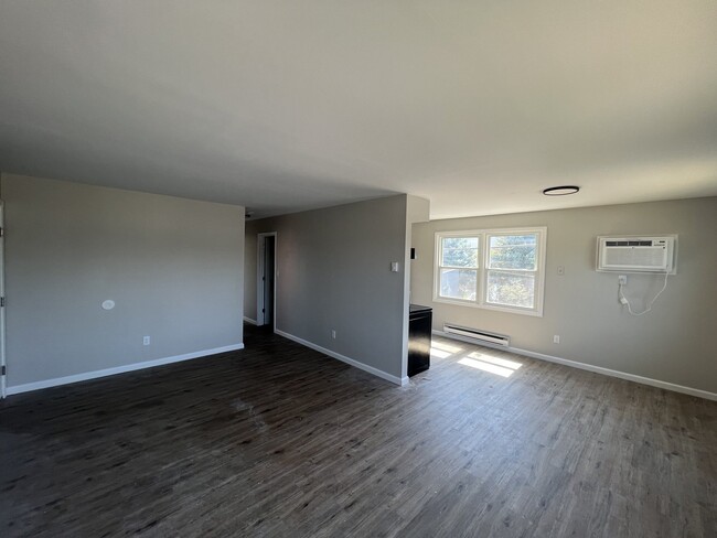 Building Photo - AVAILABLE NOW! Newly Renovated 2BR in Alle...