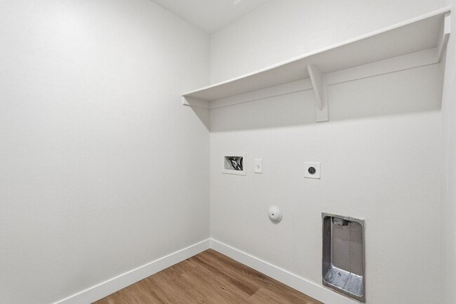 Building Photo - Amazing home in wonderful Ghost Hollow Ranch