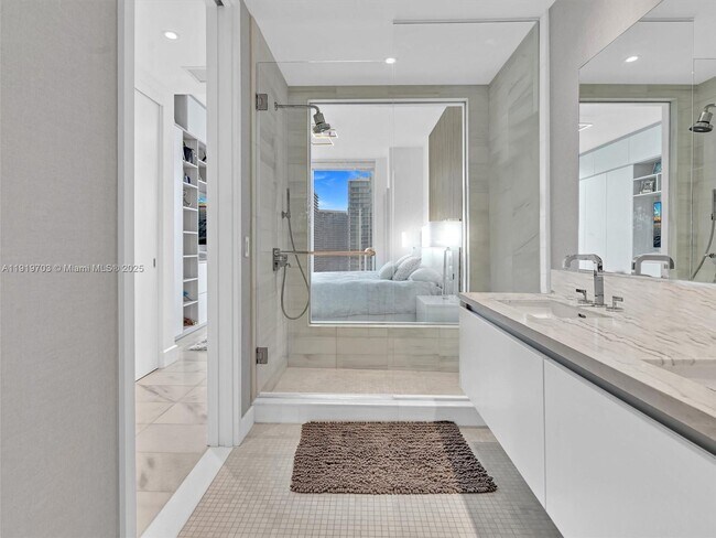 Building Photo - 700 NE 26th Terrace