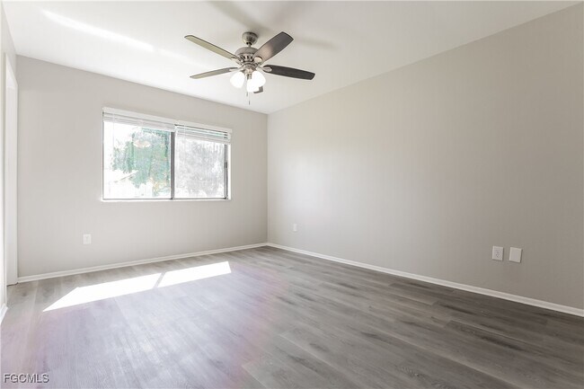 Building Photo - 5945 Spearman Cir