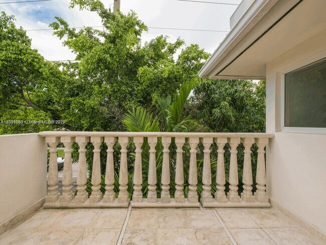 Building Photo - 4000 Alhambra Cir