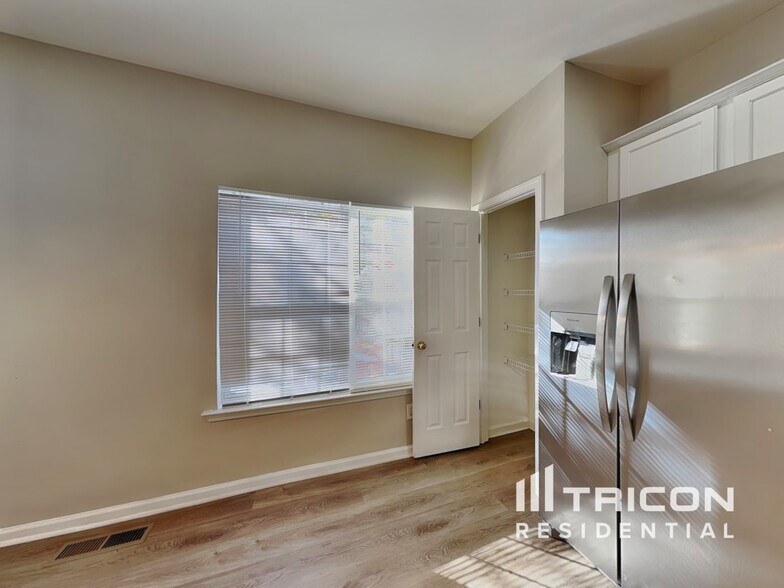 Building Photo - 728 Celeste Ln