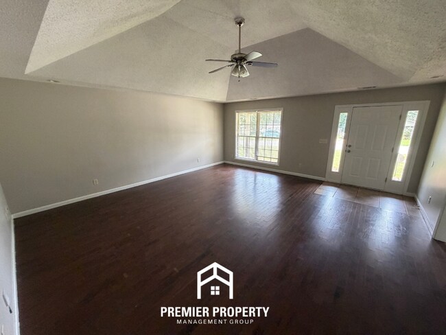 Building Photo - Charming 3BR/2BA Tuscaloosa Home | High Vaulted Ceilings, Hardwood Floors & Fenced Yard