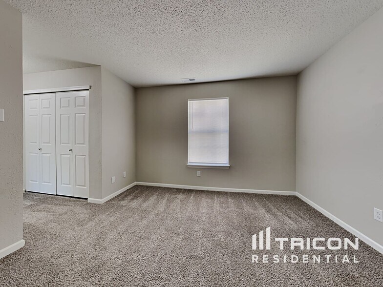 Building Photo - 4473 Redcliff N Ln