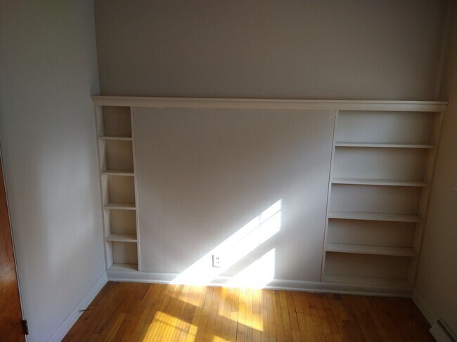 bedroom 3 - 422 W Melody Ave