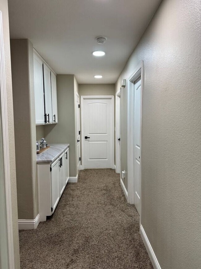 Building Photo - Beautiful home located in a desirable Rose...