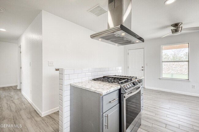 Building Photo - 5729 Saplinas Rd