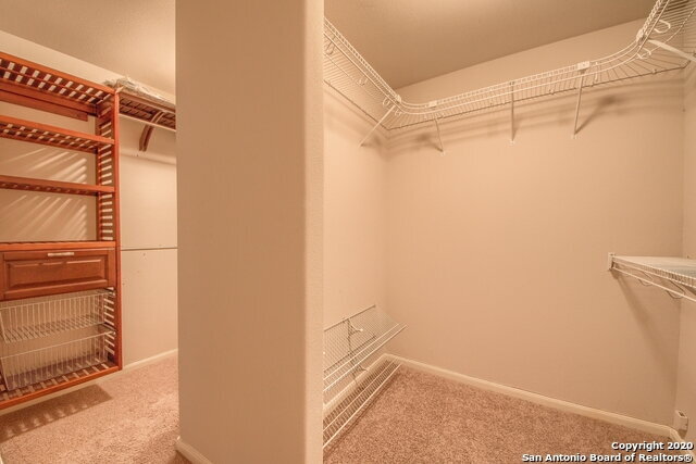 Building Photo - Situated on a desirable corner cul-de-sac lot!!