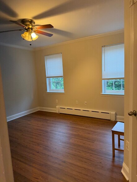 Building Photo - 417 S Croskey St