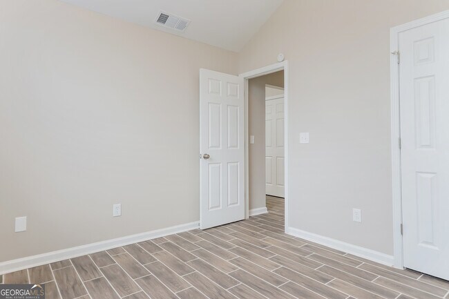 Building Photo - 312 Harris Ave