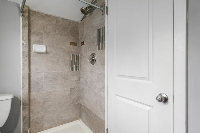 Building Photo - $2,000 / 3 br / 2.0 ba / 1,249 sqft