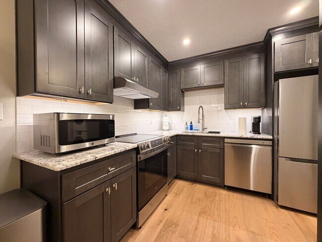 Building Photo - 174 Talmadge Dr