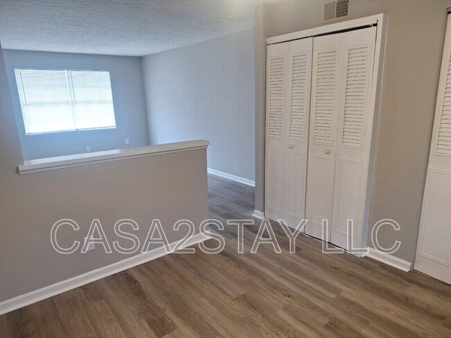 Building Photo - 329 Redmar Blvd
