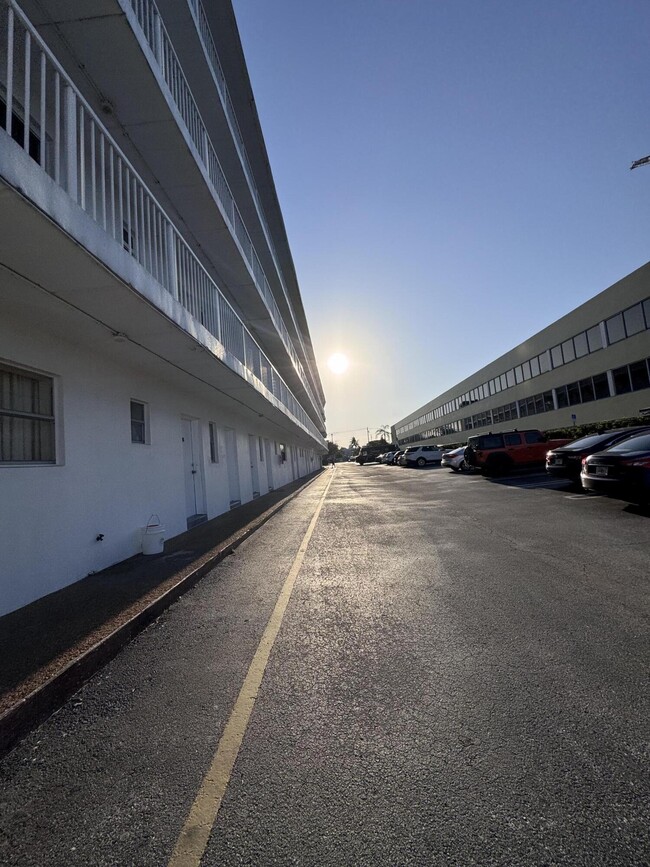 Building Photo - 4500 N Flagler Dr