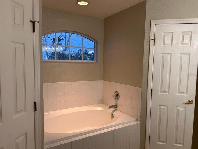 Building Photo - 669 Sierra Cir