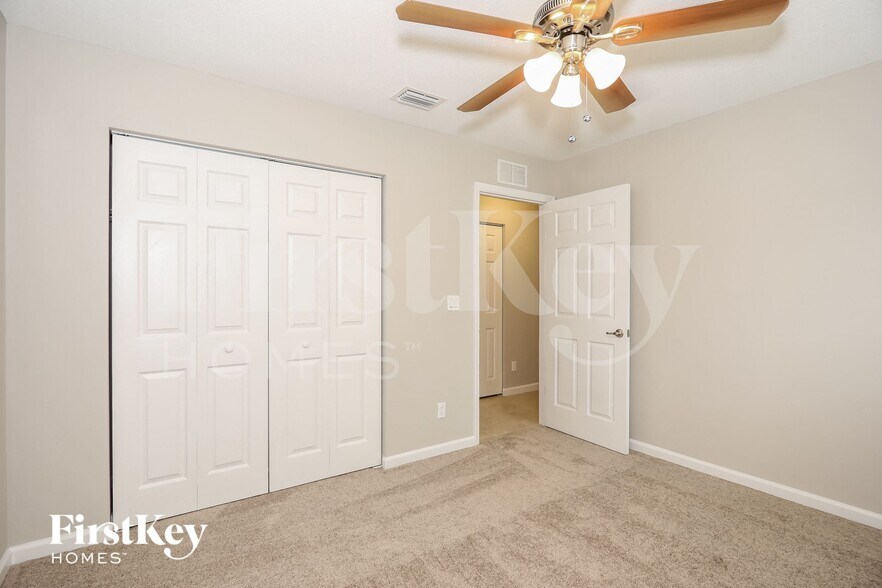 Building Photo - 1732 SW Hilola Ln