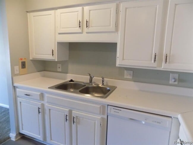 Building Photo - 515 Oakbrook Cir
