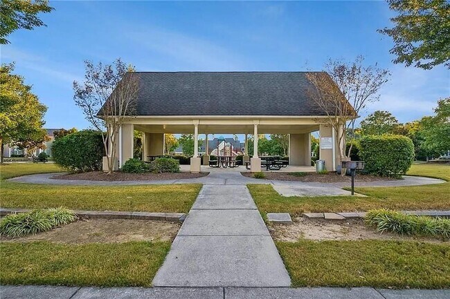 Building Photo - 887 Society Cir