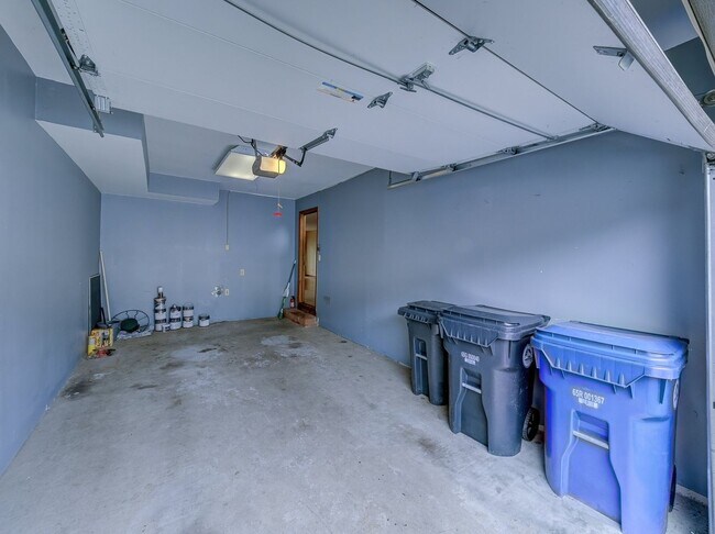 Building Photo - 26 White Swan Way