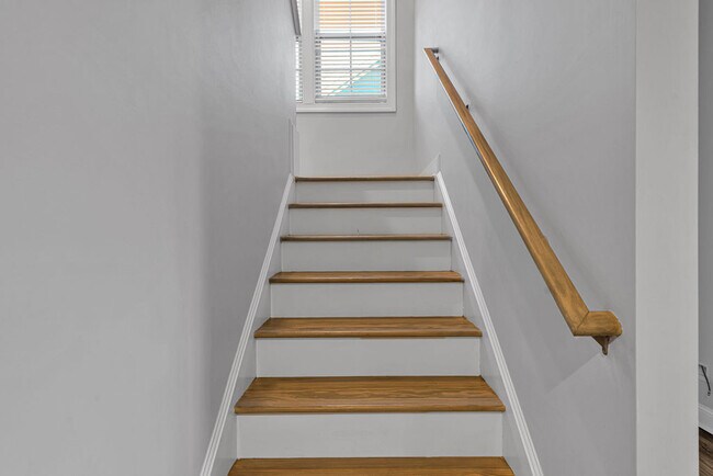 Building Photo - 707 Riva Ridge Rd