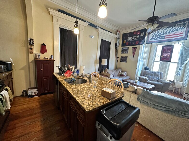 Building Photo - 135 Hillside St