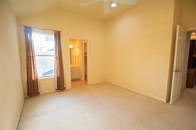 Building Photo - 5508 Junius St