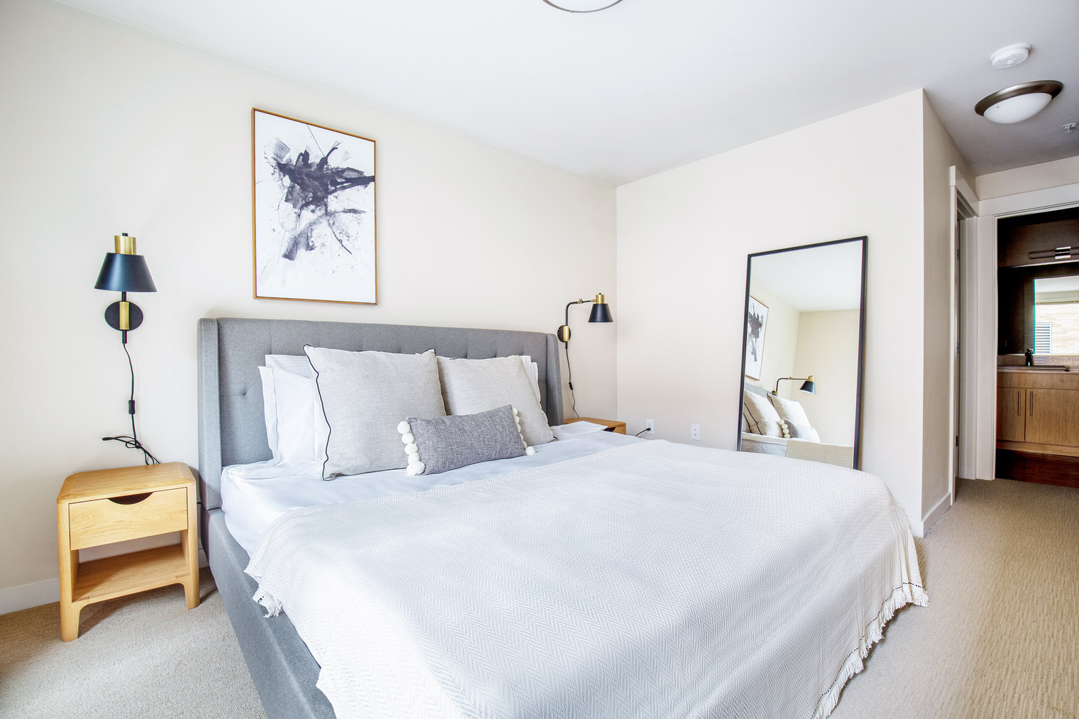 Building Photo - 215 10th Ave E