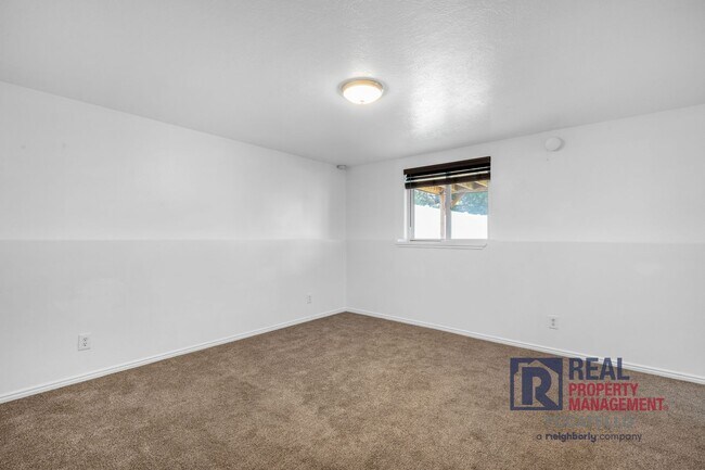 Building Photo - 1215 Cottage Ave