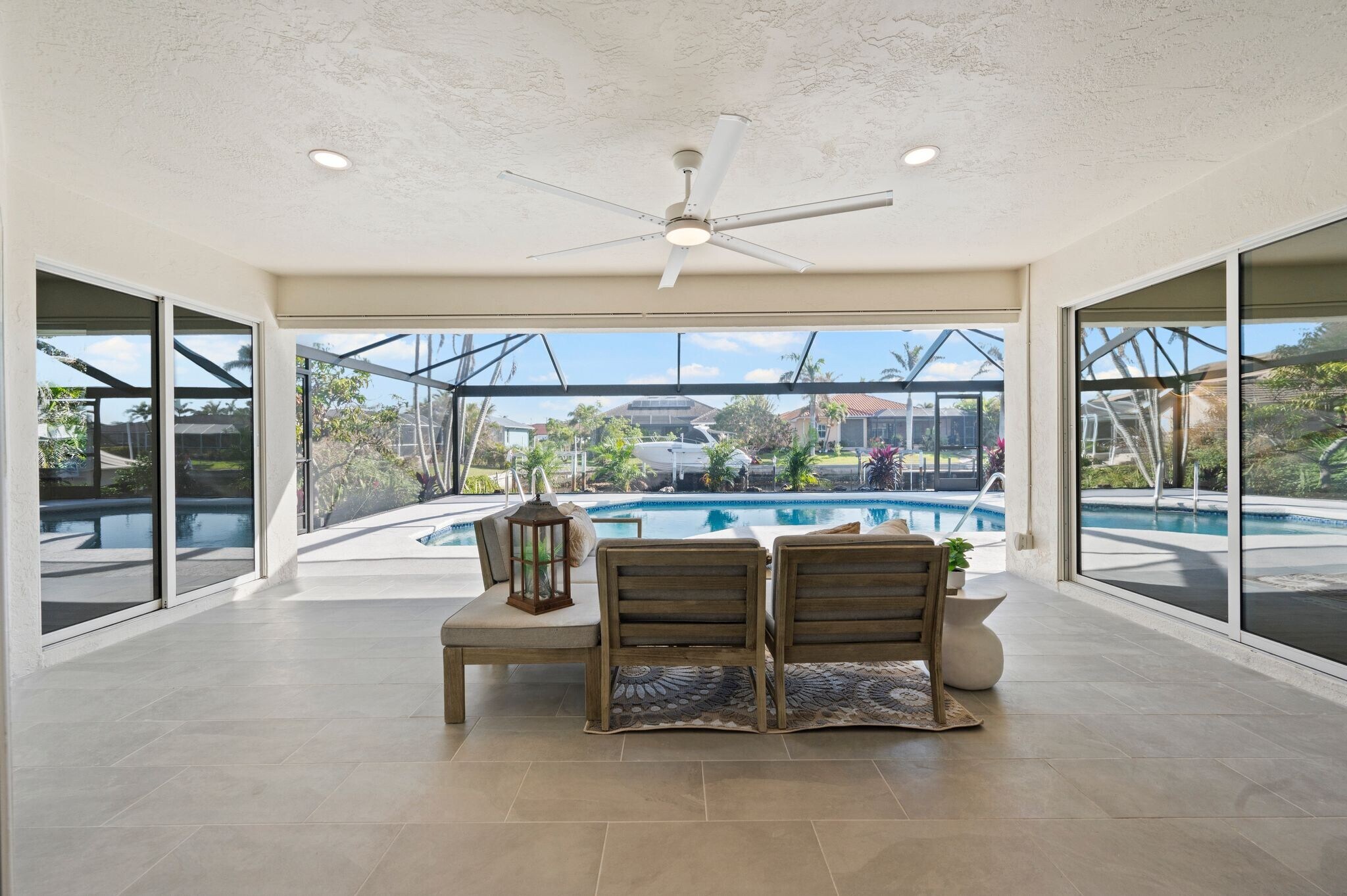 Building Photo - 210 Divinci Dr