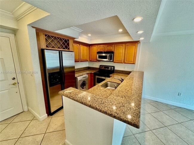 Building Photo - 151 NE 16th Ave