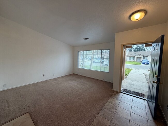 Building Photo - Cute Home in EGUSD