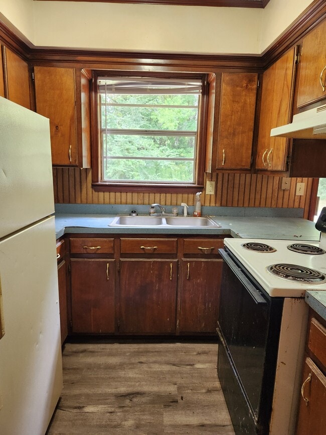 Building Photo - 2131 Woodside Dr