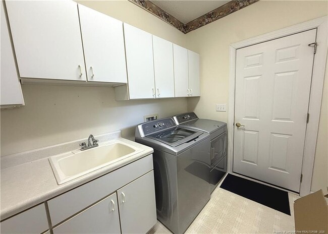 Building Photo - 105 Morris Dr