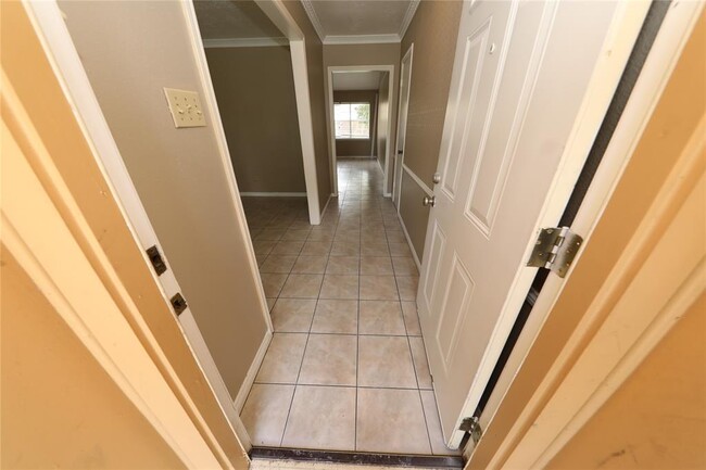 Building Photo - 9230 Stroud Dr