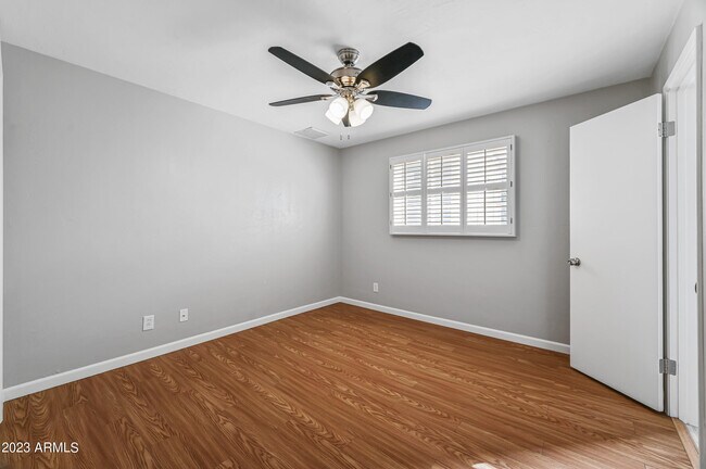 Building Photo - 1227 E Las Palmaritas Dr