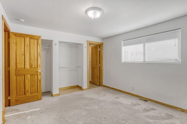 Building Photo - Amazing 3bed/1.5bath with Attached Garage in Kirkland!