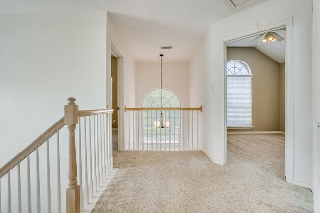 Building Photo - 3021 Sawtooth Dr