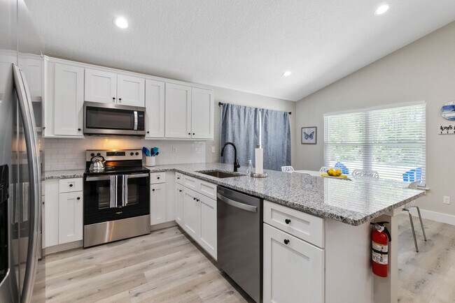 Building Photo - 1004 Josiah St