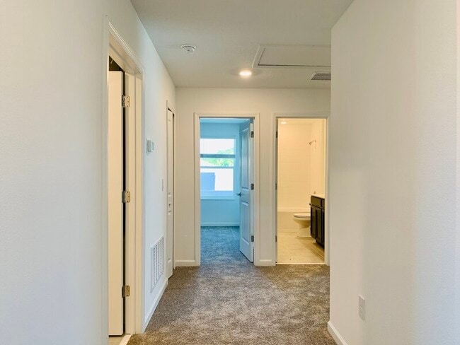 Building Photo - 843 Grant St