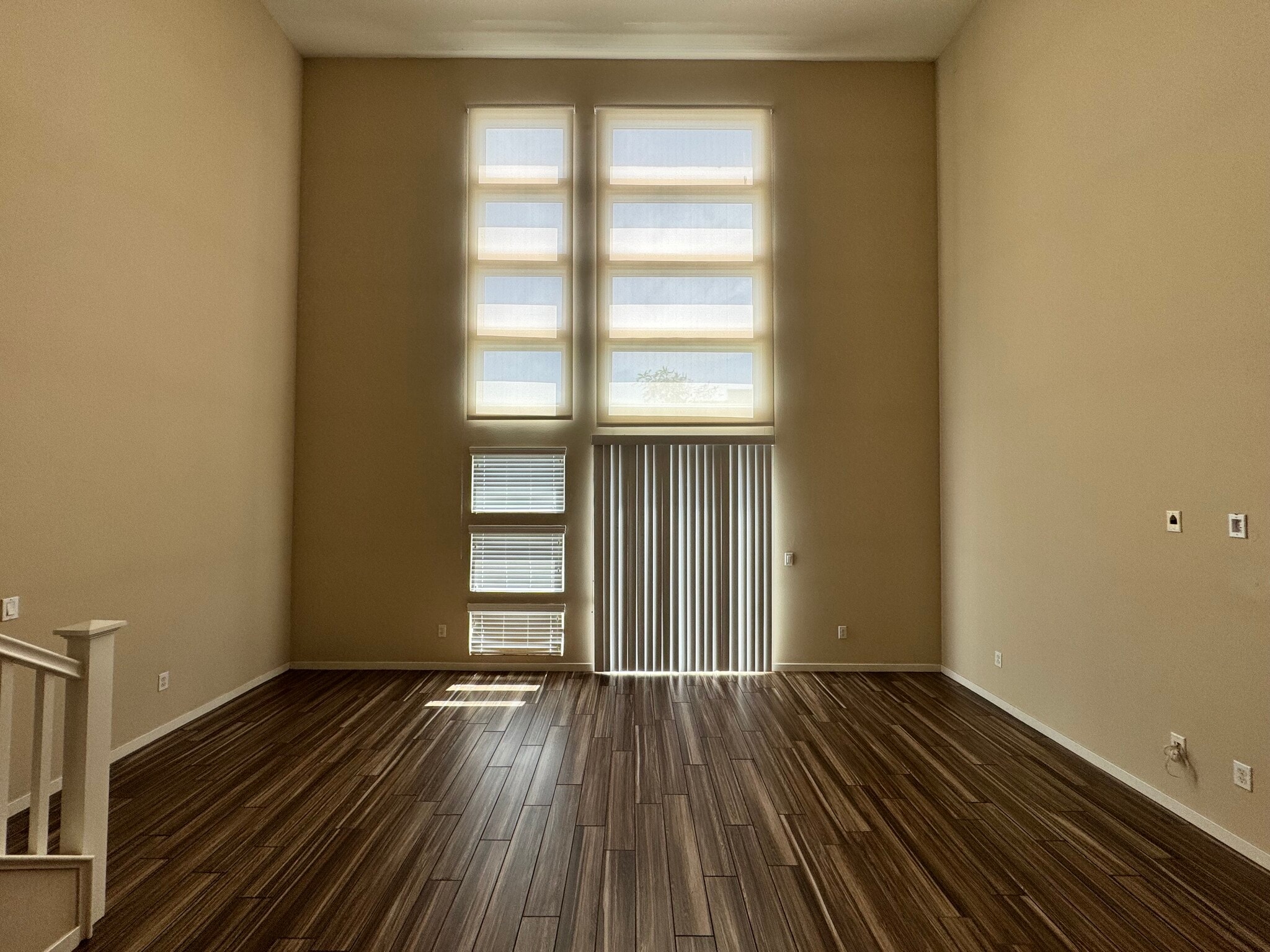 Building Photo - 1506 W Artesia Sq