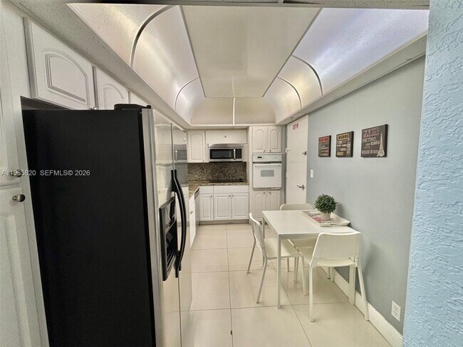 Building Photo - 3901 S Ocean Dr