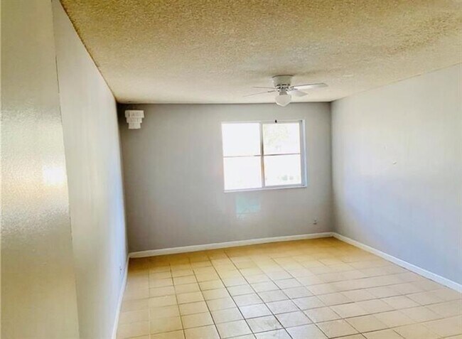 Building Photo - 9955 Westview Dr