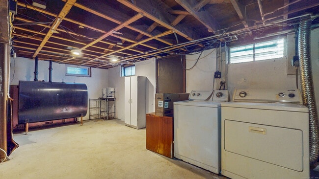 Building Photo - 72 Woodycrest Dr