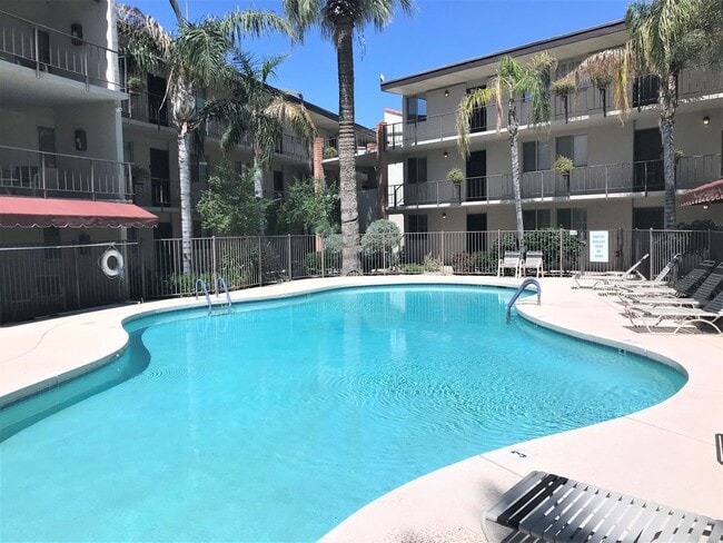 Building Photo - **FABULOUS- 1br/1ba CONDO (CAMELBACK & ARCADIA)