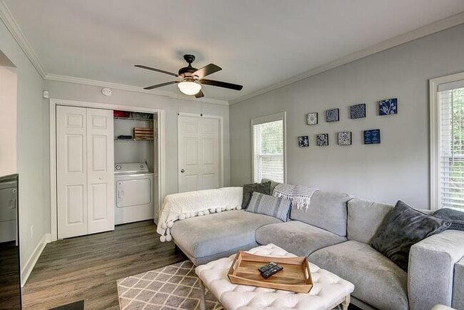 Building Photo - House 3 bed, 2 bath