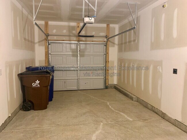 Building Photo - 213 David Hl Dr
