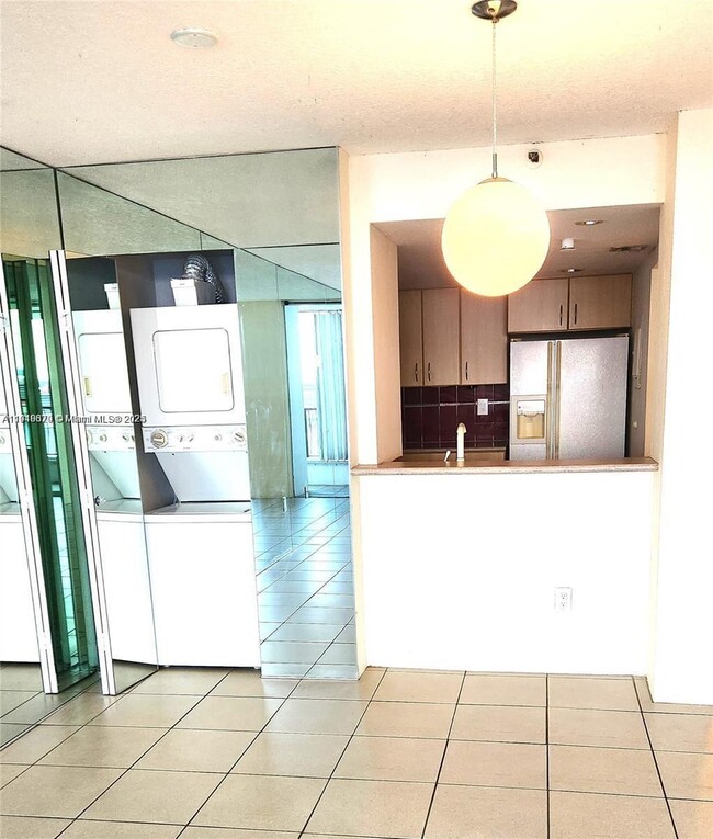 Building Photo - 555 NE 15th St