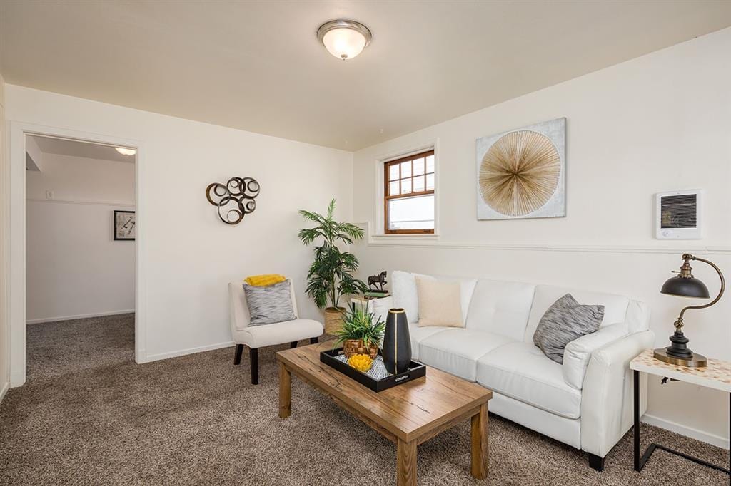 Very comfortable and bright living area. - 1931 33rd St