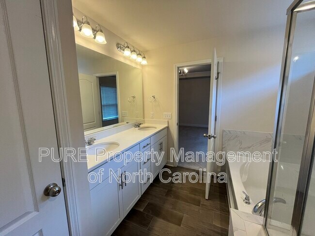 Building Photo - 5302 Tilley Manor Dr